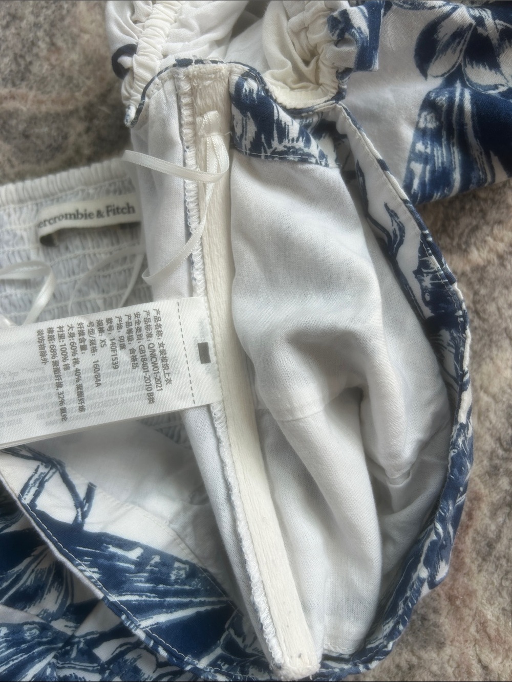 Abercrombie & Fitch Women’s Shirt Navy Blue Floral Off-Shoulder Crop Size XS - Picture 6 of 10